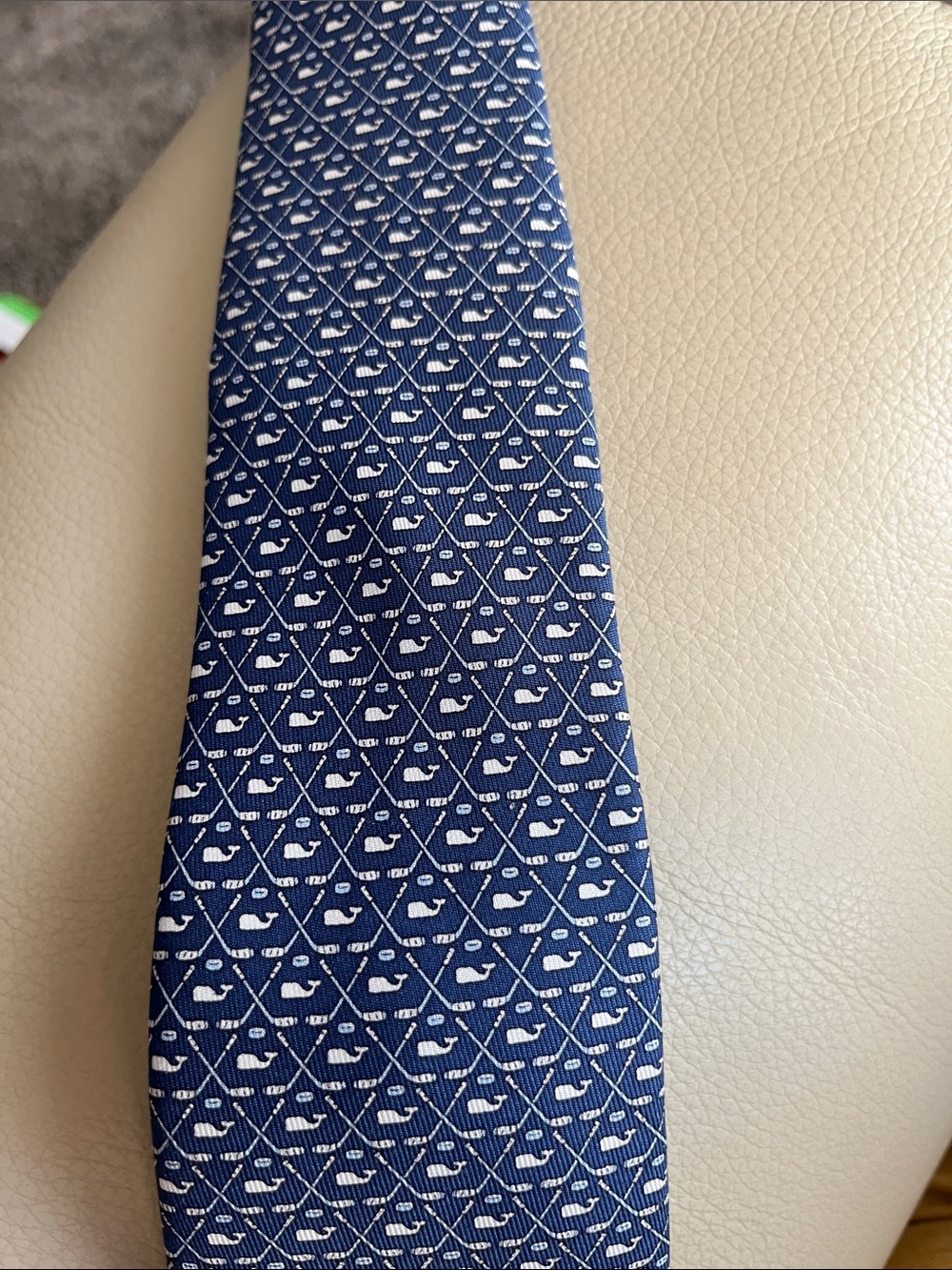 Hockey! Vineyard Vines Navy Blue Tie with White Whale Pattern. BOYS! New. Box.